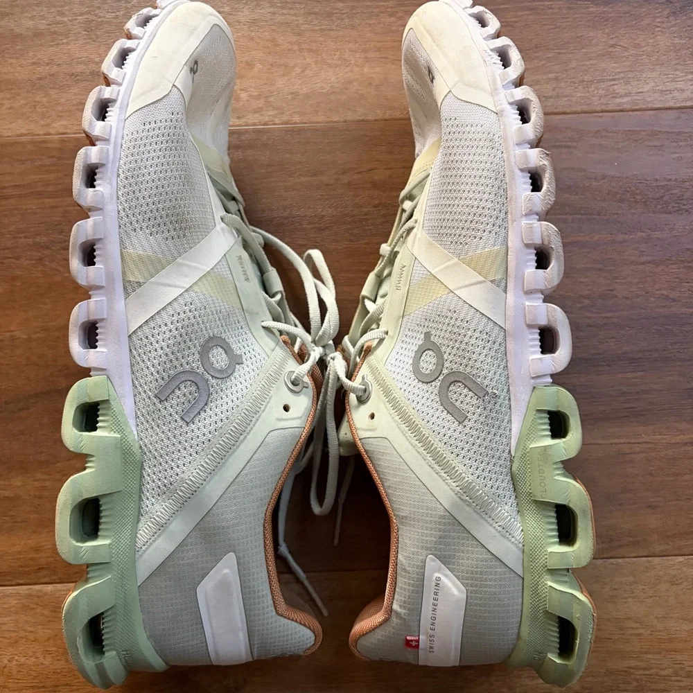 On Running Running Cloud Women’s Cloudtec Helion Sneakers - White/Green - Picture 5 of 9
